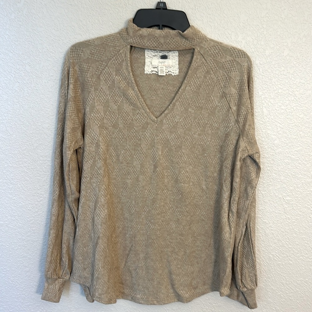 Women’s long sleeve tan sweater size medium.